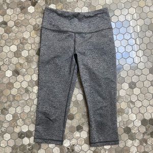 VICTORIA SECRET SPORT CROPPED LEGGINGS